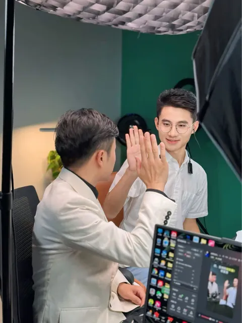 学员结课击掌